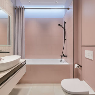 Ispirazione per una piccola stanza da bagno padronale contemporanea con ante lisce, ante bianche, vasca ad alcova, WC sospeso, piastrelle rosa, piastrelle in gres porcellanato, pareti grigie, pavimento in gres porcellanato, lavabo da incasso, top piastrellato, pavimento grigio, top grigio, nicchia, un lavabo, mobile bagno sospeso e soffitto ribassato