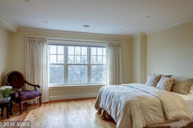 ワシントンD.C.にあるトラディショナルスタイルのおしゃれな寝室のレイアウト