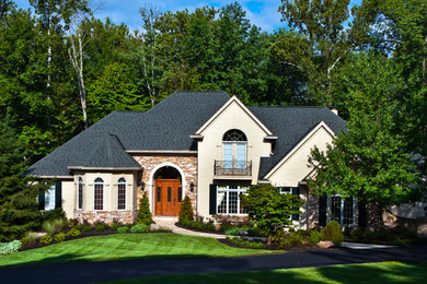 Traditional exterior home idea in Cincinnati