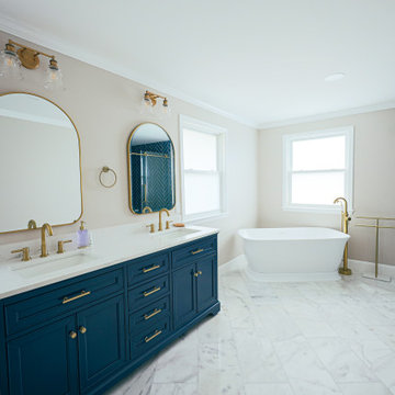 Freestanding Tub with Sprayer Nozzle