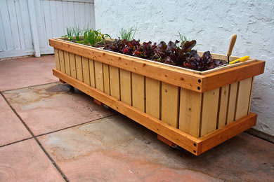 M28, 2 x 7.5' x 25" Mobile Planter