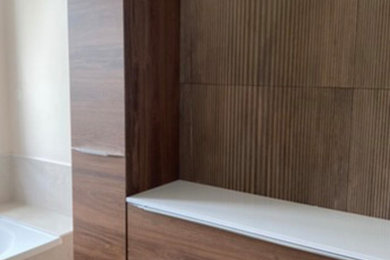 Cette image montre une salle de bain.