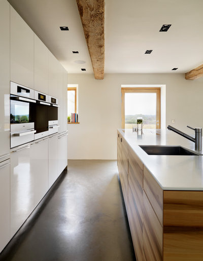 Kitchen by Kitchen Architecture Ltd