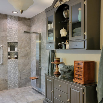 1000 Oaks Master Bathroom