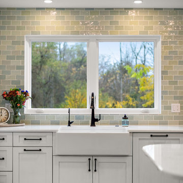 Showplace EVO Lancaster Kitchen in Simpli White Vintage Pewter Brushing and Mapl