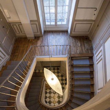 Décoration du hall et de la cage d'escalier d'un hôtel particulier 18ème siècle