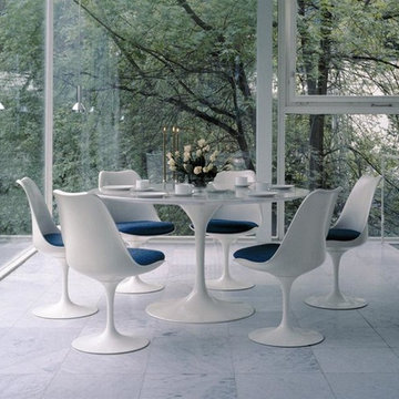 Knoll Saarinen Tulip dining table - white base marble top