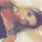 Amanda Miranda's photo