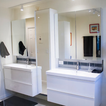 Bates Bathroom (R9474)