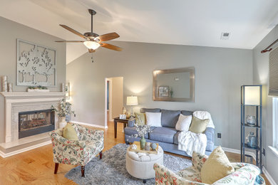 Example of a living room design in Charleston