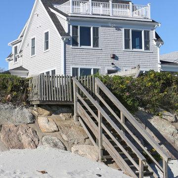 Small Beach House Lives Big