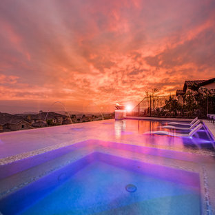 オレンジカウンティのモダンスタイルのおしゃれなプールの写真