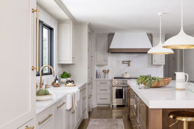 Kitchen - farmhouse kitchen idea in DC Metro