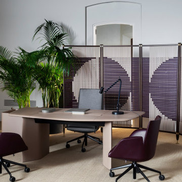 An office characterized by the combination of the colours of saddle-leather