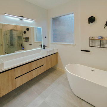 Clean and Elegand Master Bathroom
