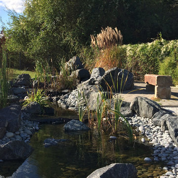 Garten mit Pagode und Bach