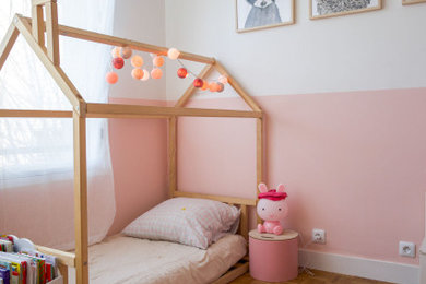 パリにあるトラディショナルスタイルのおしゃれな子供部屋の写真