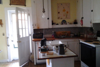 Example of a large cottage l-shaped dark wood floor eat-in kitchen design in New York with an integrated sink, recessed-panel cabinets, white cabinets, granite countertops, white backsplash, stainless steel appliances and a peninsula