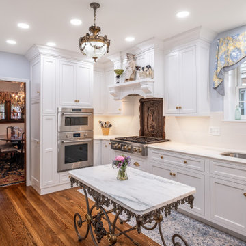 Traditional Compact Chef inspired Kitchen