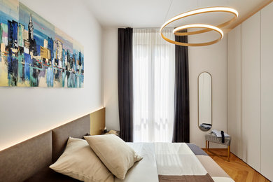 Ispirazione per una piccola camera da letto eclettica