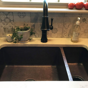 33" Hammered Copper 75/25 Double Basin Kitchen Sink (K75DB33199)