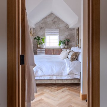 Master Bedroom Suite with Walk In Wardrobe
