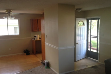 Entryway - traditional entryway idea in Calgary