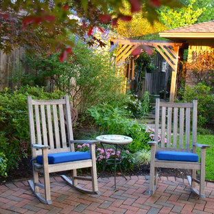 Design ideas for a mid-sized southwestern shade backyard mulch landscaping in Dallas for summer.