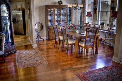 Design ideas for a traditional dining room in Orlando.