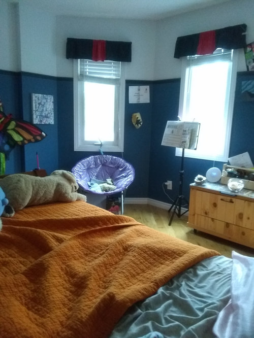 oddly shaped bedroom for teenaged girl