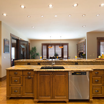 Arts and Crafts Mountain-Traditional Style Sprawling Ranch