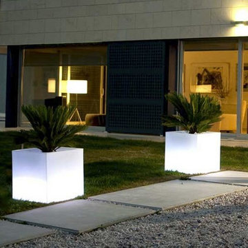 Illuminated Cube Outdoor Planter