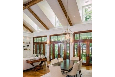 Example of a living room design in Charleston