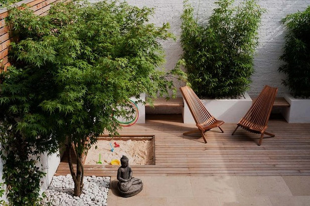 Современный Дворик by Laara Copley-Smith Garden & Landscape Design