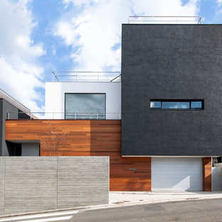 コンテンポラリースタイルのおしゃれな三階建ての家 (マルチカラーの外壁、戸建、混合材サイディング、陸屋根) の写真