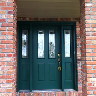 Неиссякаемый источник вдохновения для домашнего уюта: входная дверь среднего размера в стиле современная классика с одностворчатой входной дверью и зеленой входной дверью