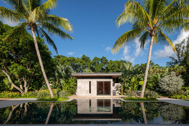 Inspiration for a modern landscaping in Miami.