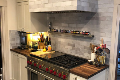 Inspiration for a contemporary kitchen remodel in Los Angeles
