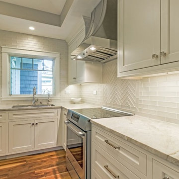 Lake Bluff Clean and Classic Kitchen