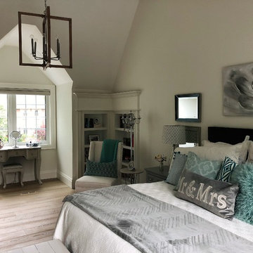 Master Bedroom - vanity alcove and built in bookcases