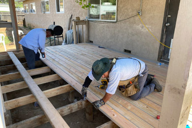 Example of a mid-sized trendy deck design in Richmond