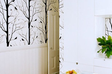 Dining room photo in Los Angeles