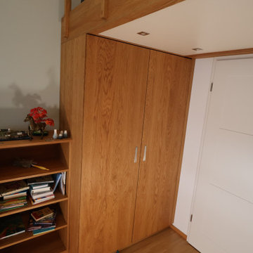 Jugendzimmer mit Kleiderschrank und Hochbett in Ronnenberg