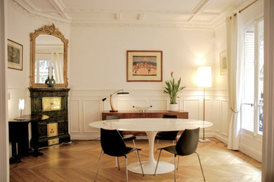 Design ideas for a transitional dining room in Paris.