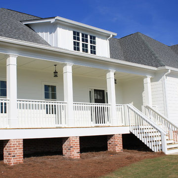Farmhouse in Jefferson - white exterior