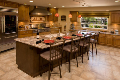 Example of a classic kitchen design in Sacramento