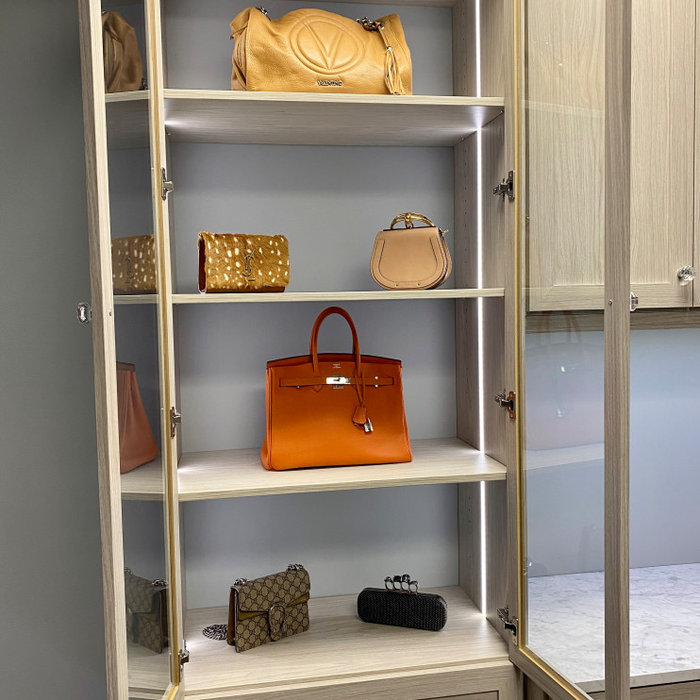 Cabinet to display your handbags