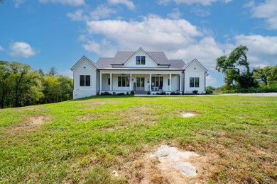 Inspiration for a cottage home design remodel in Nashville