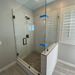 Azulejo, San Clemente - Shower Doors