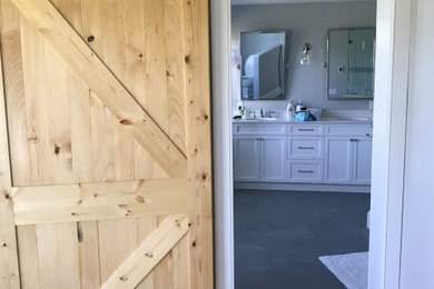Colonial Farmhouse Bathroom